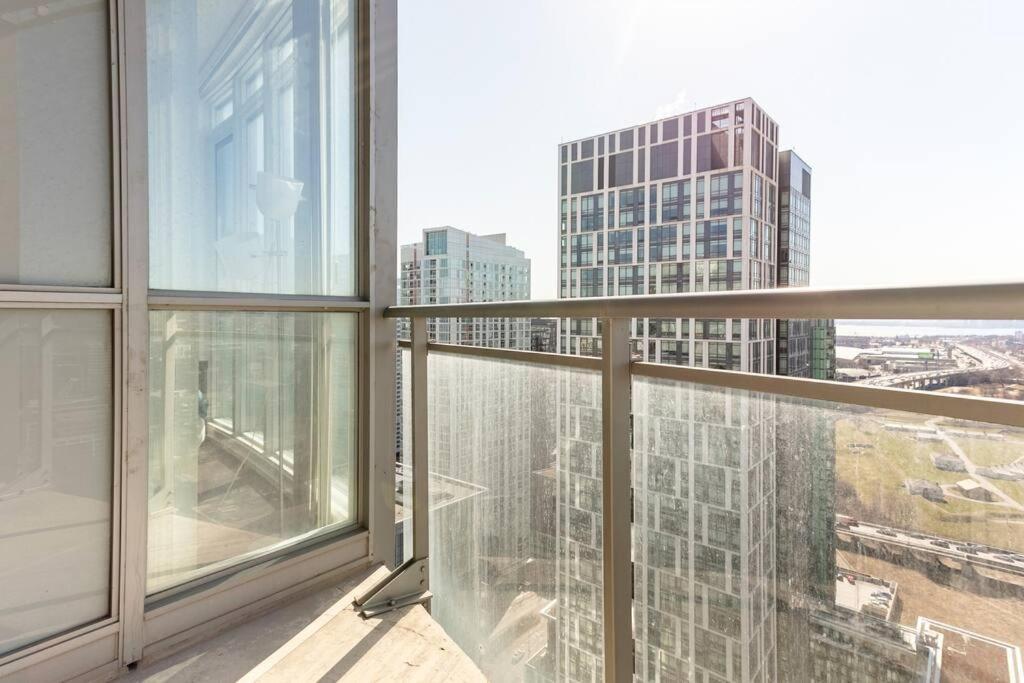 Luxury Downtown Lakeview & City View Condo Toronto Exterior foto